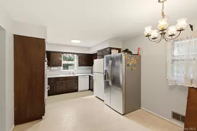 18044 Grand Central Parkway, Jamaica, NY 11432 - Photo 9