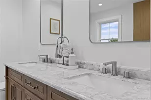 2439 Berkeley Pl, Bellmore, NY 11710 - Photo 23