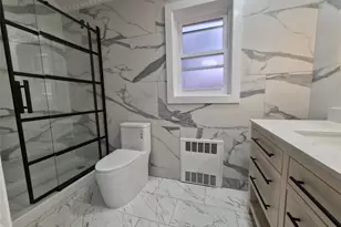 80-19 Utopia Pkwy, Jamaica, NY 11432 - Photo 23