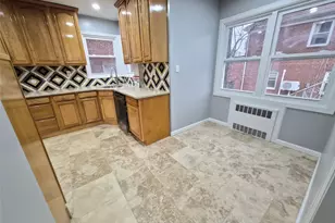 80-19 Utopia Pkwy, Jamaica, NY 11432 - Photo 7