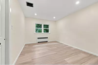 84 Middle Neck Road, Roslyn, NY 11576 - Photo 19