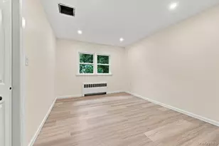 84 Middle Neck Rd, Roslyn, NY 11576 - Photo 19
