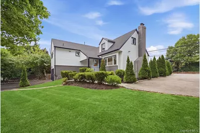 84 Middle Neck Road, Roslyn, NY 11576 - Photo 25