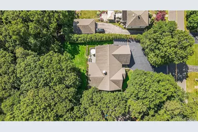 828 Pondview Road, Riverhead, NY 11901 - Photo 5