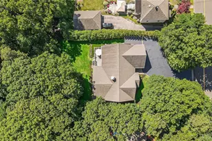 828 Pond View Rd, Riverhead, NY 11901 - Photo 5