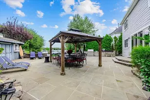 27 Crescent Cove Dr, Seaford, NY 11783 - Photo 35
