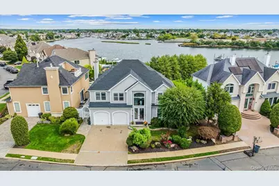 27 Crescent Cove Drive, Seaford, NY 11783 - Photo 3