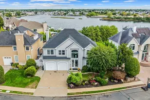 27 Crescent Cove Dr, Seaford, NY 11783 - Photo 3