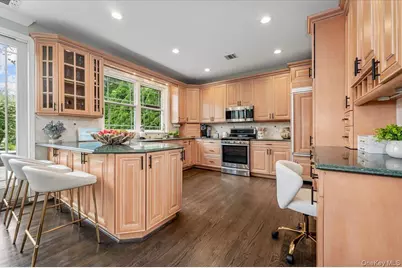 27 Crescent Cove Drive, Seaford, NY 11783 - Photo 13