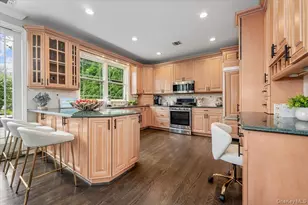 27 Crescent Cove Dr, Seaford, NY 11783 - Photo 13