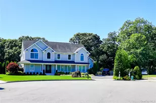 6 Magnolia Ct, East Moriches, NY 11940 - Photo 3