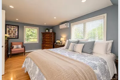 149 S Penataquit Avenue, Bay Shore, NY 11706 - Photo 11