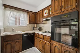 41 Margaretta Ct, New York, NY 10314 - Photo 3