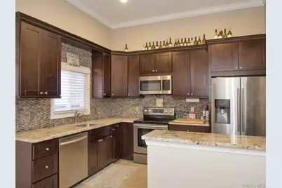 11 Pratt Street, West Babylon, NY 11704 - Photo 3