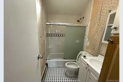 184 Suffolk Avenue, Brentwood, NY 11717 - Photo 7