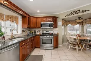 18 Yale Pl, Lynbrook, NY 11563 - Photo 5