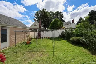 1408 Lowell Ave, New Hyde Park, NY 11040 - Photo 21