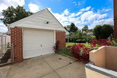 1408 Lowell Avenue, New Hyde Park, NY 11040 - Photo 17