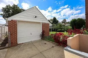 1408 Lowell Ave, New Hyde Park, NY 11040 - Photo 17