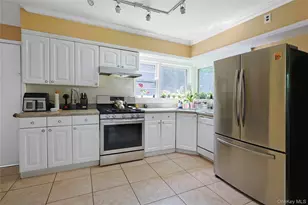 14 Clover Dr, Great Neck, NY 11021 - Photo 7
