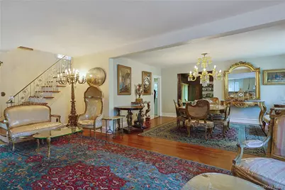 14 Clover Drive, Great Neck, NY 11021 - Photo 3