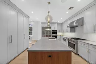 68 Kensington Cir, Manhasset, NY 11030 - Photo 11
