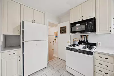 27 South Drive, Valley Stream, NY 11581 - Photo 7
