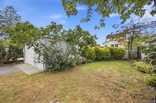 27 South Dr, Valley Stream, NY 11581 - Photo 17