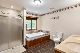 22 Hill View Dr, New Windsor, NY 12553 - Photo 9