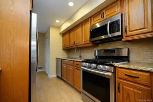 30 Hemlock Ct, New York, NY 10309 - Photo 11