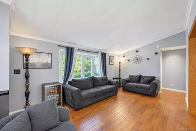 346 Jamaica Avenue, Medford, NY 11763 - Photo 5