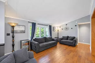 346 Jamaica Ave, Medford, NY 11763 - Photo 5