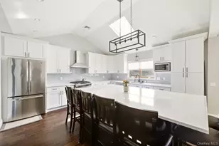188 S Strong Ave, Lindenhurst, NY 11757 - Photo 9
