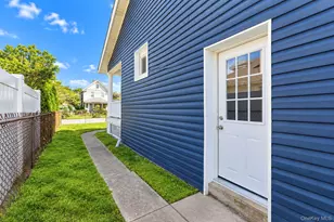 8 Burchell Blvd, Bay Shore, NY 11706 - Photo 11