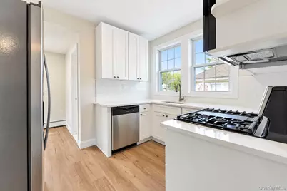 8 Burchell Boulevard, Bay Shore, NY 11706 - Photo 21