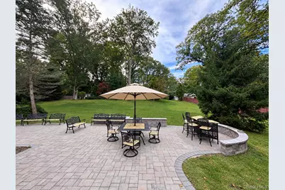 39 Orchard Court, Woodbury, NY 11797 - Photo 5