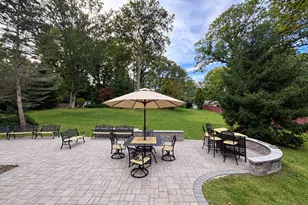 39 Orchard Ct, Woodbury, NY 11797 - Photo 5