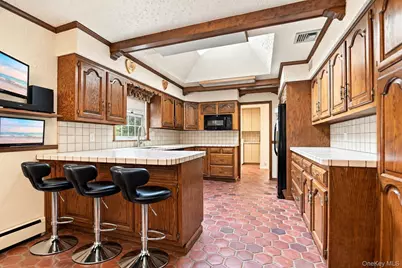 39 Orchard Court, Woodbury, NY 11797 - Photo 15