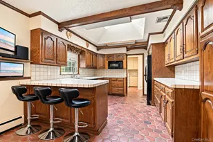 39 Orchard Ct, Woodbury, NY 11797 - Photo 15