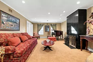 39 Orchard Ct, Woodbury, NY 11797 - Photo 11