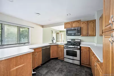 9 Watson, East Islip, NY 11730 - Photo 11