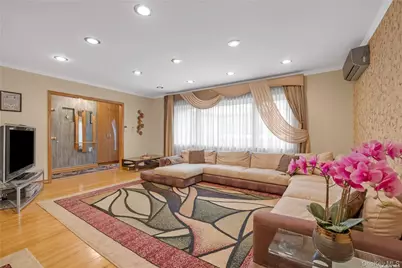 65-24 Ellwell Crescent, Rego Park, NY 11374 - Photo 3