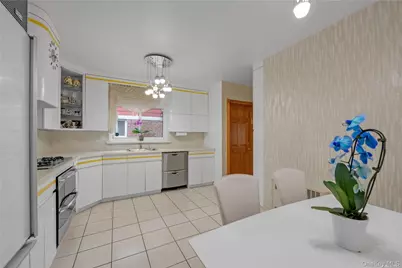 65-24 Ellwell Crescent, Rego Park, NY 11374 - Photo 9
