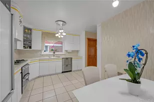 65-24 Ellwell Crescent, Rego Park, NY 11374 - Photo 9