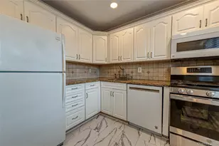 337 Mariners Way, Copiague, NY 11726 - Photo 9