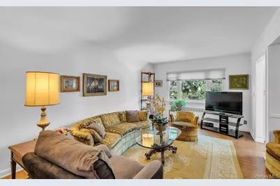5310 Overbrook Street, Douglaston, NY 11362 - Photo 9