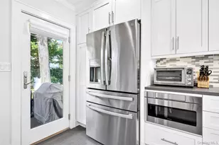 34 Smith Ave, White Plains, NY 10605 - Photo 13