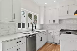 51 Willis Ave, Syosset, NY 11791 - Photo 17