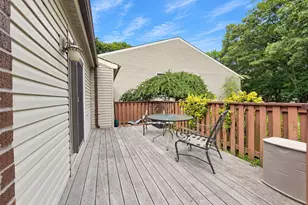 810 Woodland Ct, Coram, NY 11727 - Photo 17