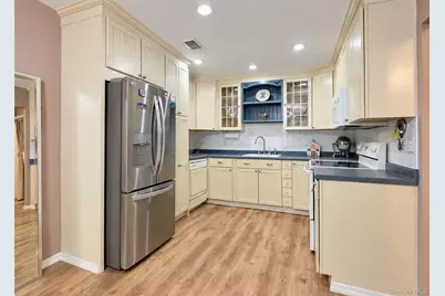 810 Woodland Court, Coram, NY 11727 - Photo 5